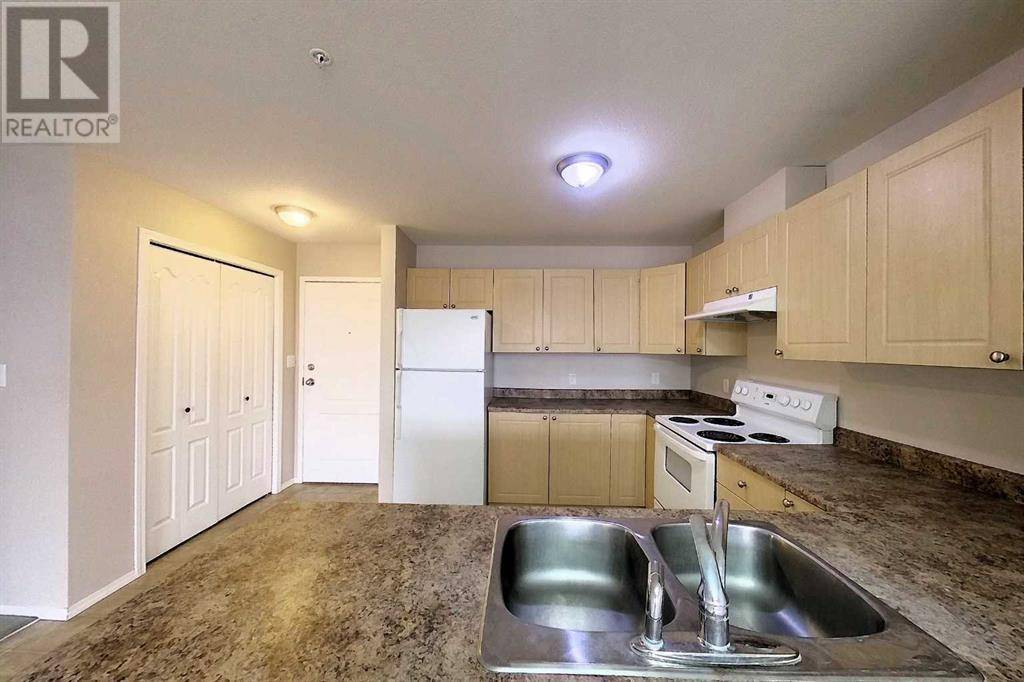 Edson, AB T7E0A7,302, 1615 41 Street