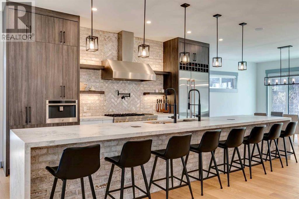 30 Roselawn Crescent NW, Calgary, AB T2K1K6