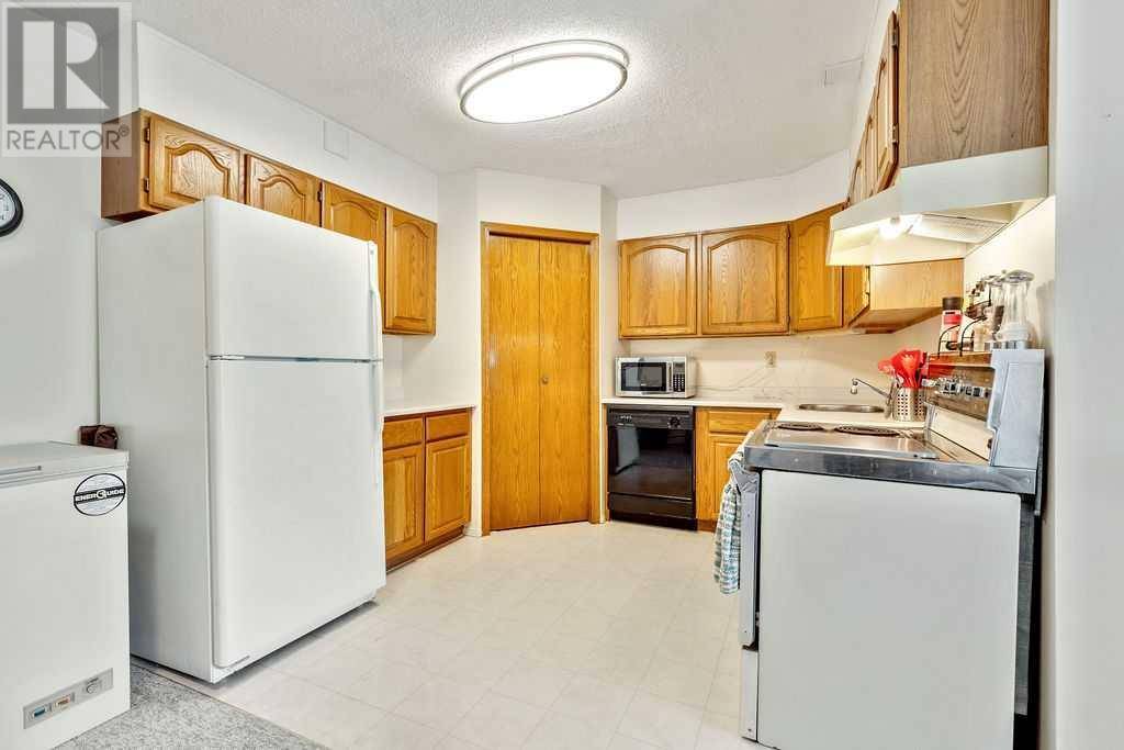 Calgary, AB T3E3H4,153, 3809 45 Street SW