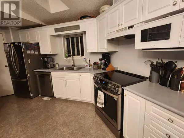 Fox Creek, AB T0H1P0,903 5 Avenue