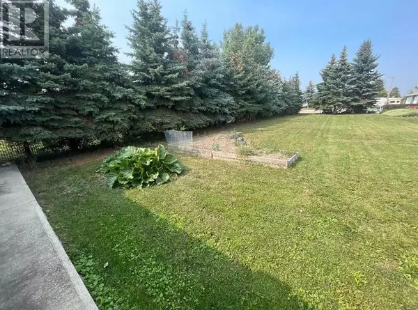5013 59 Street, Lacombe, AB T4L1M3