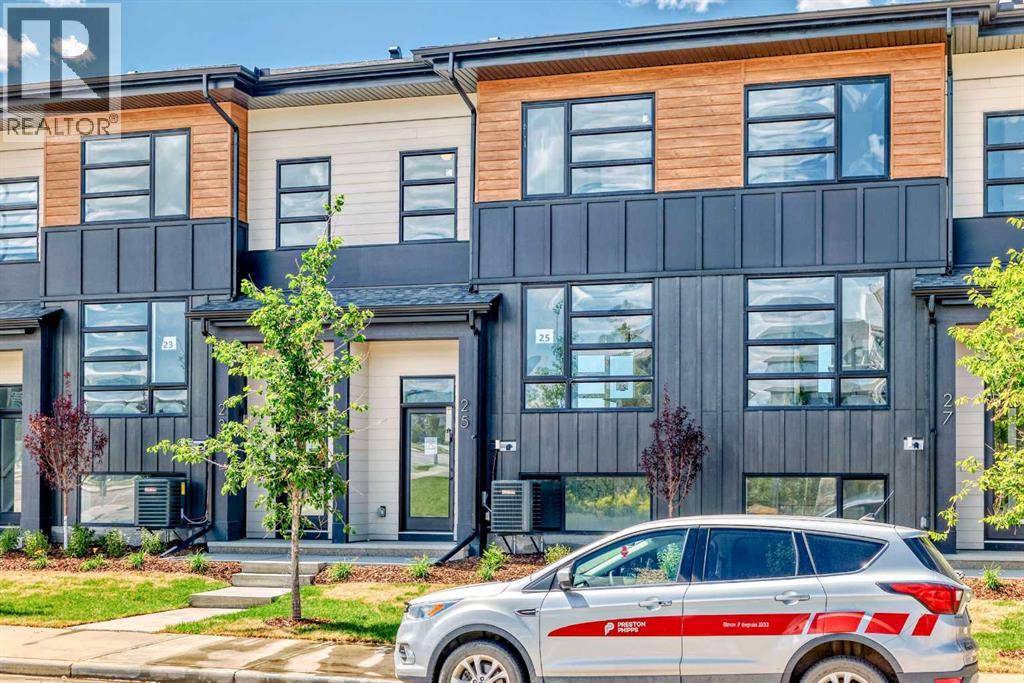 Calgary, AB T3P2C7,25 Lucas Way NW
