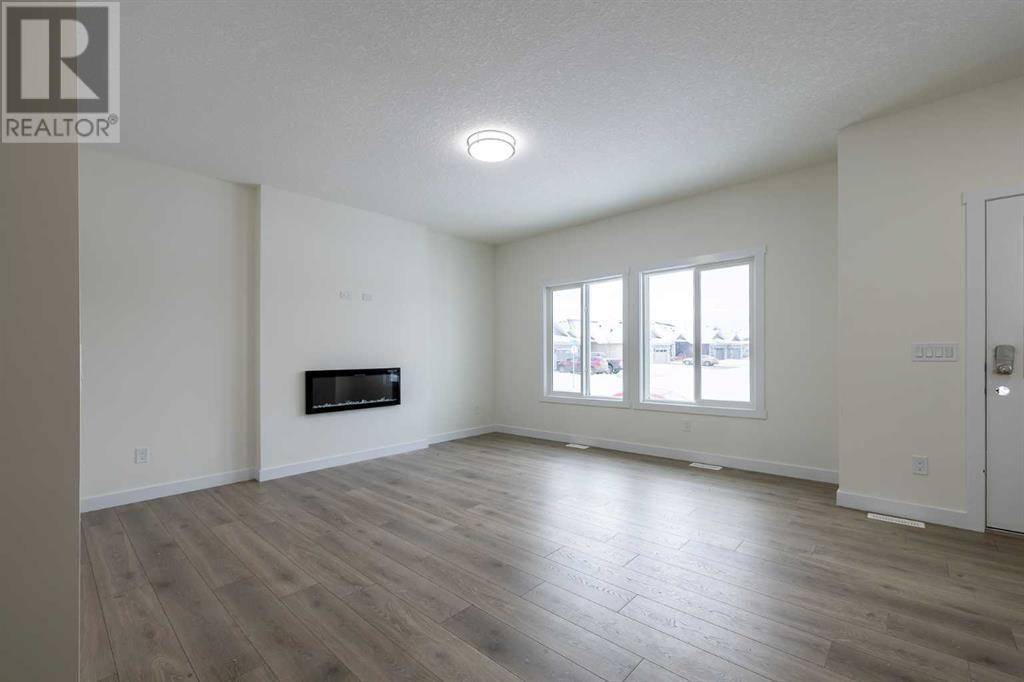 Chestermere, AB T1X1H0,529 Clearwater Heath
