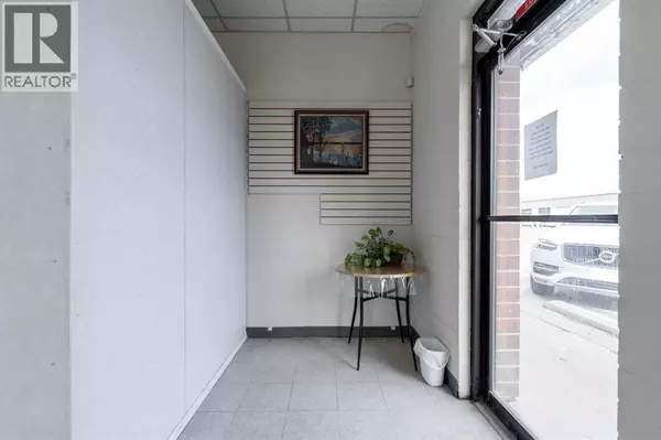 Medicine Hat, AB T1A2W3,957 South Railway Street SE