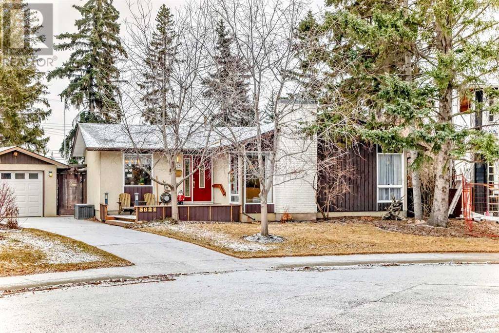 5624 Ladbrooke Drive SW, Calgary, AB T3E5X8