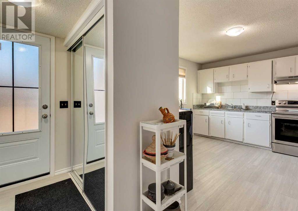 Calgary, AB T2A6S1,629 40 Street NE