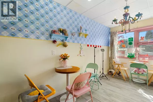 Calgary, AB T2M0J4,536 16 Avenue NW