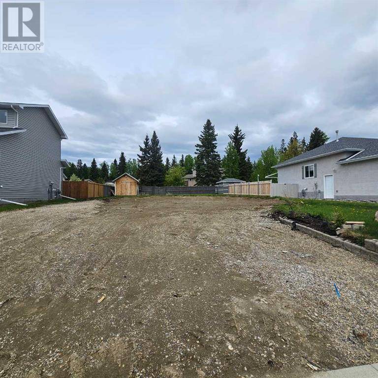6118 11 Avenue, Edson, AB T7E1Y8