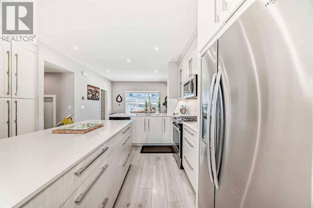 Chestermere, AB T1X2A4,444 West Lakeview Drive