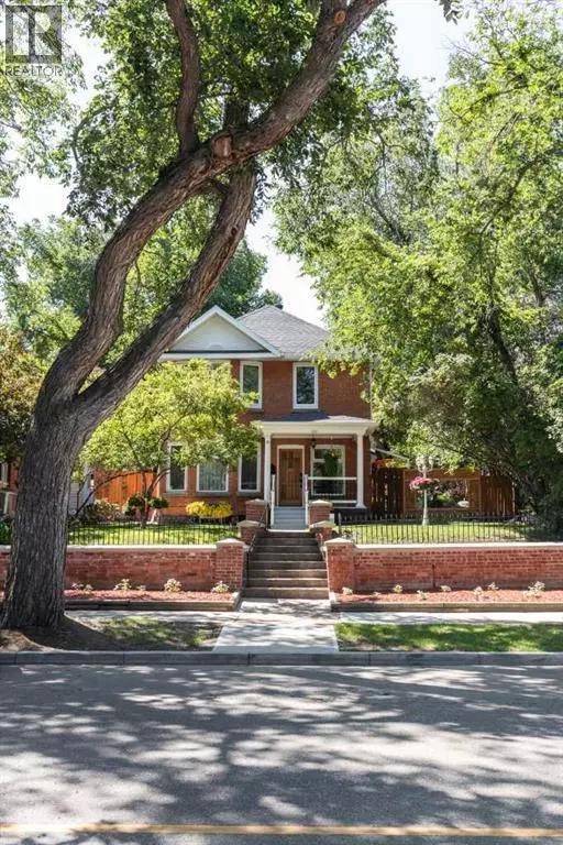 Medicine Hat, AB T1A3Z1,127 1 Street SW