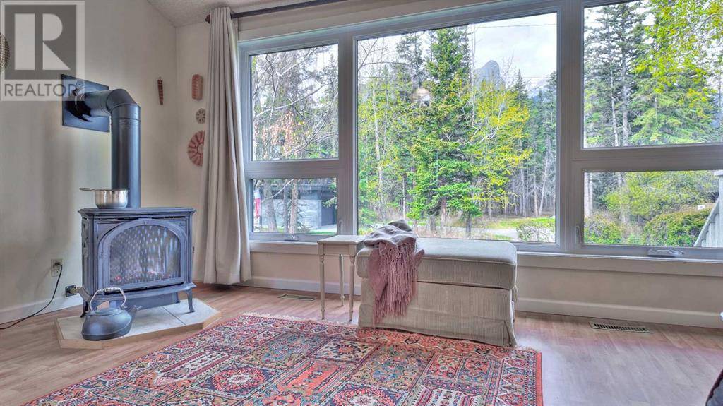 1001 9 Avenue, Canmore, AB T1W1Z5