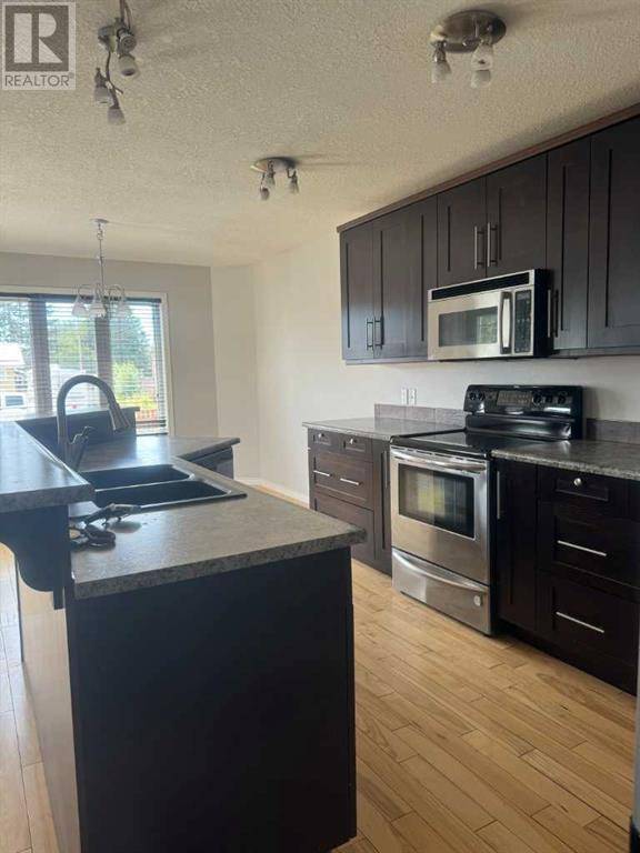 Mclennan, AB T0H2L0,207 5 Avenue NE