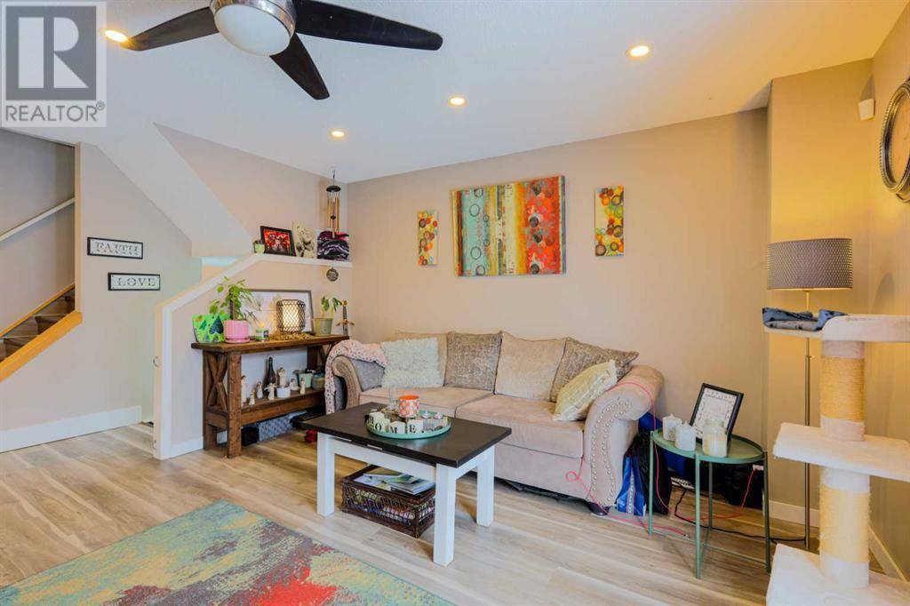 Calgary, AB T2Z1W8,8 Mckenna Mews SE