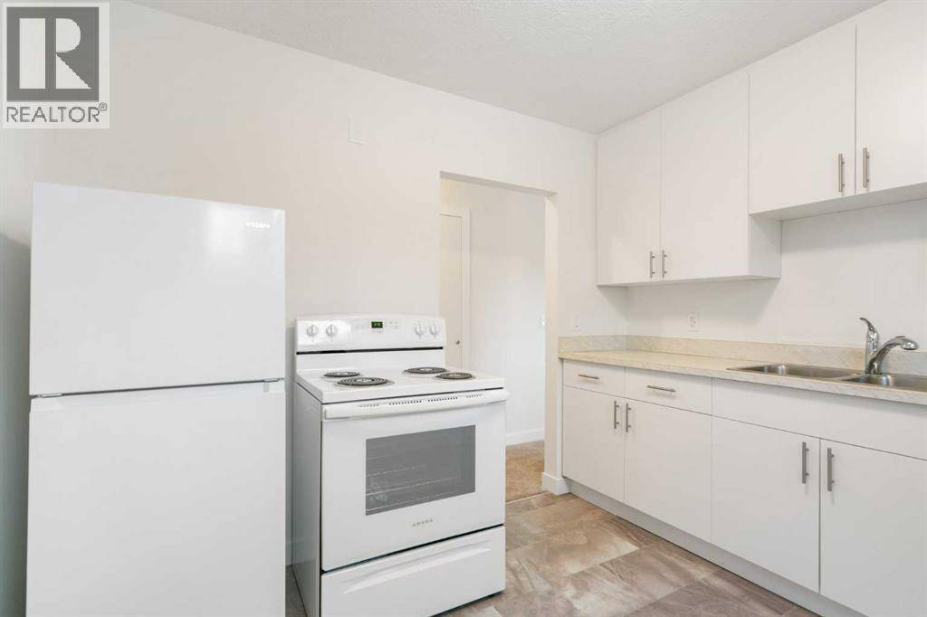 Calgary, AB T3E3K7,2815 41 Street SW