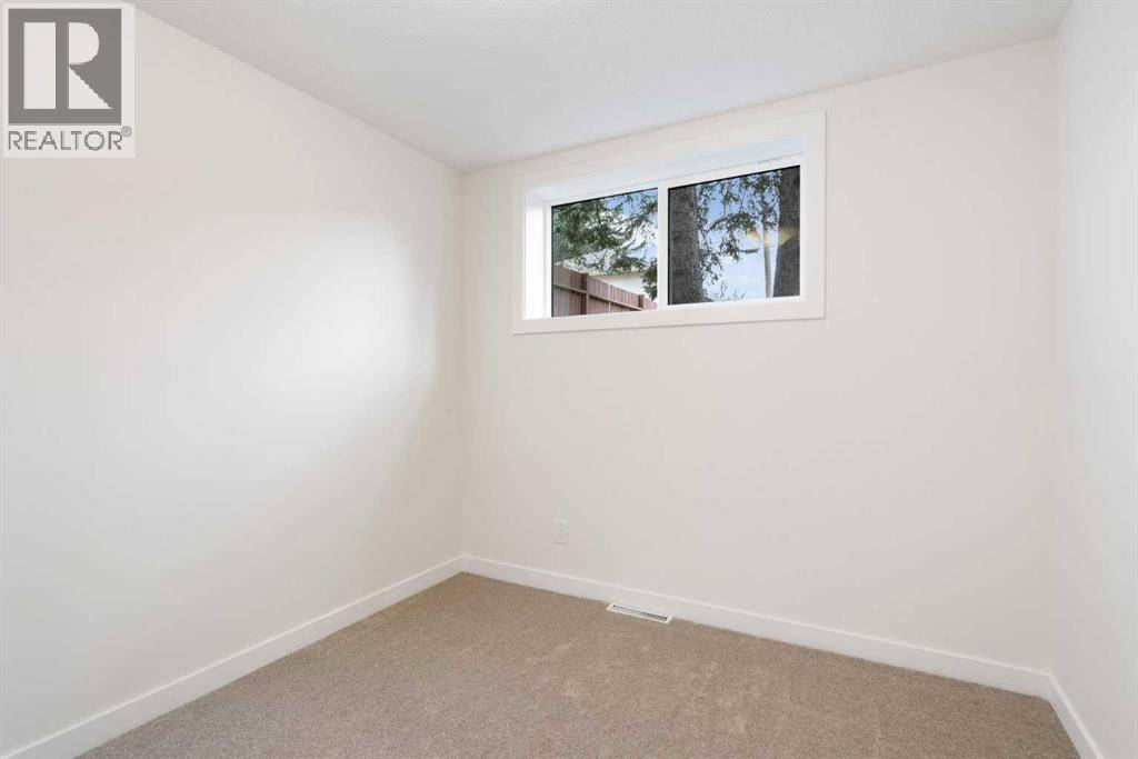 Calgary, AB T3E3K7,2815 41 Street SW