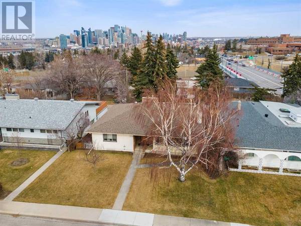 1738 Suffolk Street, Calgary, AB T3C2N2