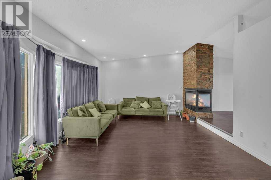 Calgary, AB T3J1X4,64 Castledale Crescent NE