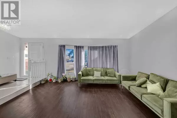 Calgary, AB T3J1X4,64 Castledale Crescent NE