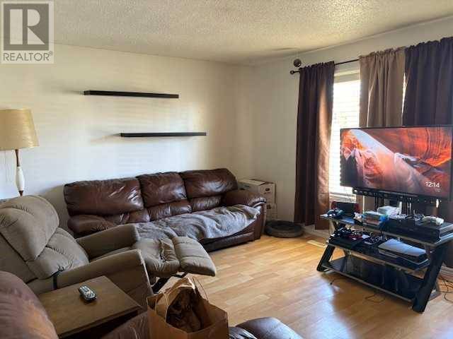 Lethbridge, AB T1K5H4,115 Cayuga Crescent W
