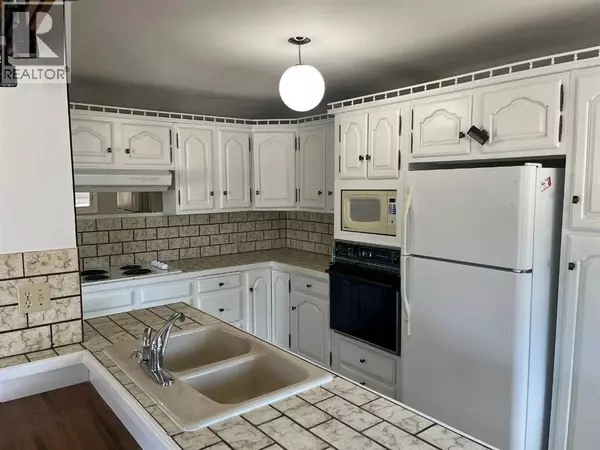 Bow Island, AB T0K0G0,324 2 W