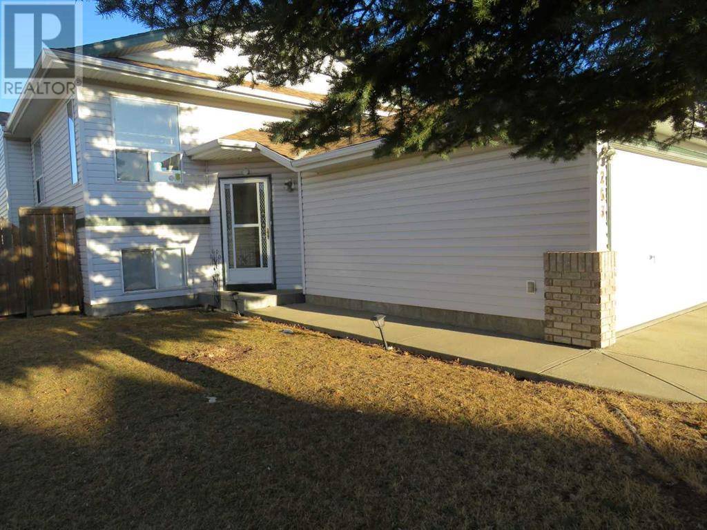 Calgary, AB T2A7S5,263 Applewood Drive SE