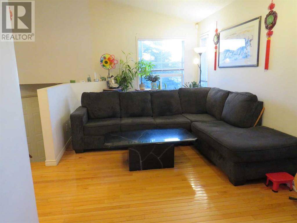Calgary, AB T2A7S5,263 Applewood Drive SE