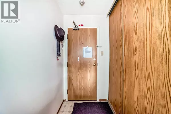 Calgary, AB T3A3H1,309, 5204 Dalton Drive NW