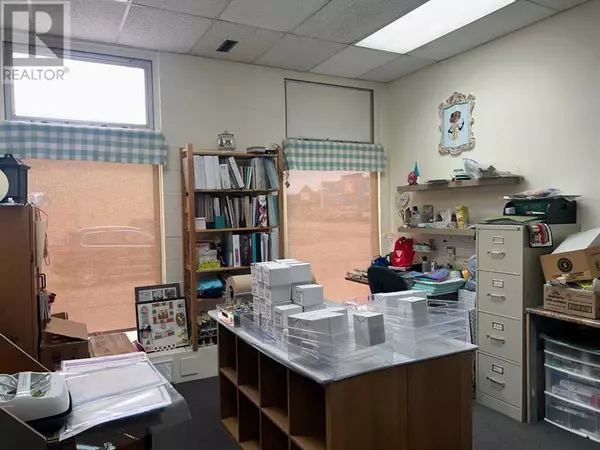 Medicine Hat, AB T1A8A4,902 16 Street SW