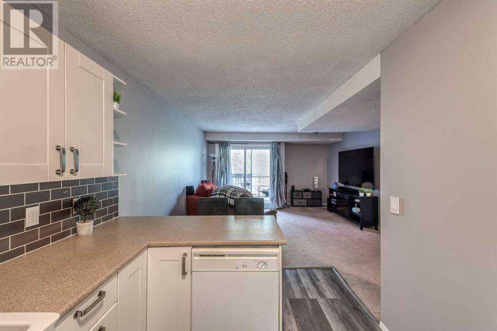 Calgary, AB T3E6N5,81, 3015 51 Street SW