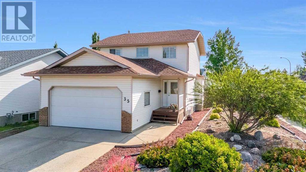 35 Logan Close, Red Deer, AB T4R2N8
