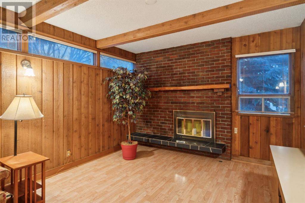 Calgary, AB T2M0W9,1531 18 Avenue NW