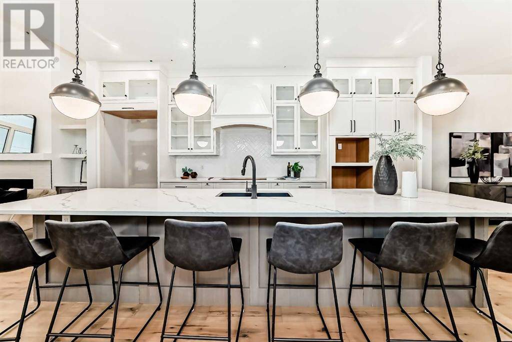 Calgary, AB T3B0Y8,5017 22 Avenue NW