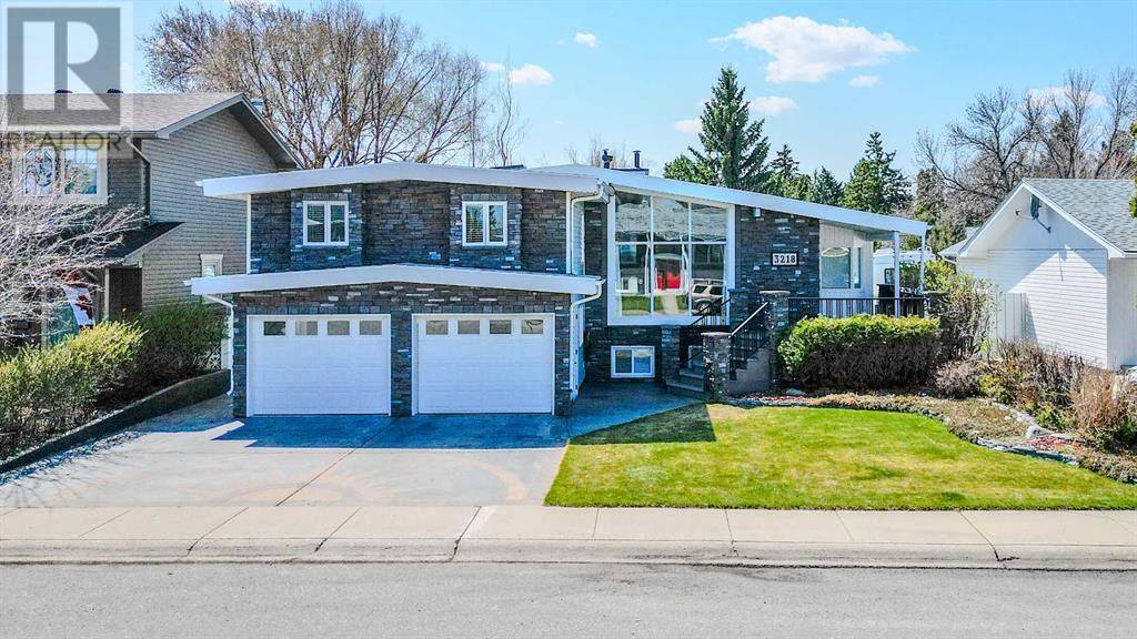 3218 Lakeside Road S, Lethbridge, AB T1K3H4