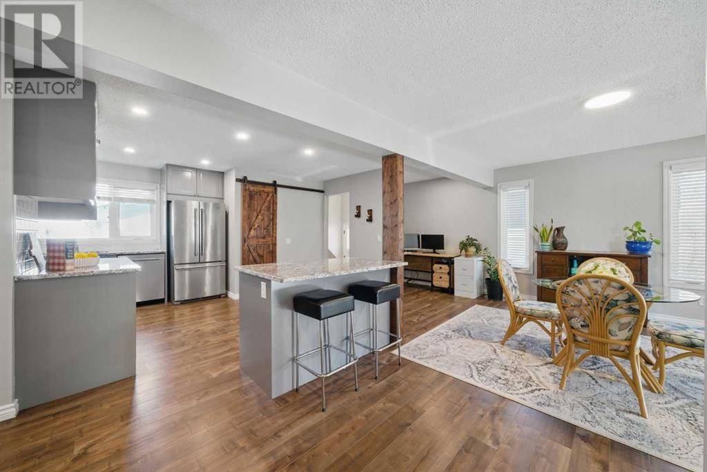 Calgary, AB T2K4N2,828 Hunterston Crescent NW