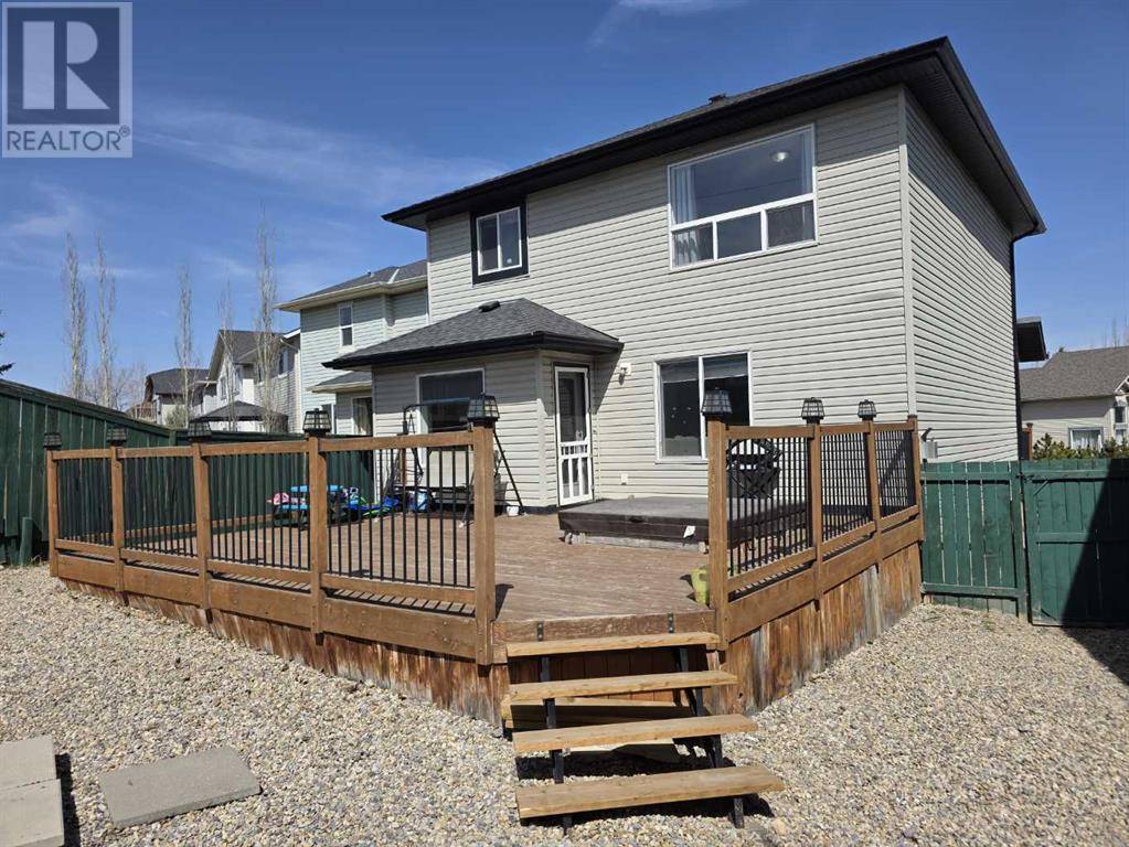 Calgary, AB T3B5X2,135 VALLEY CREST Close NW