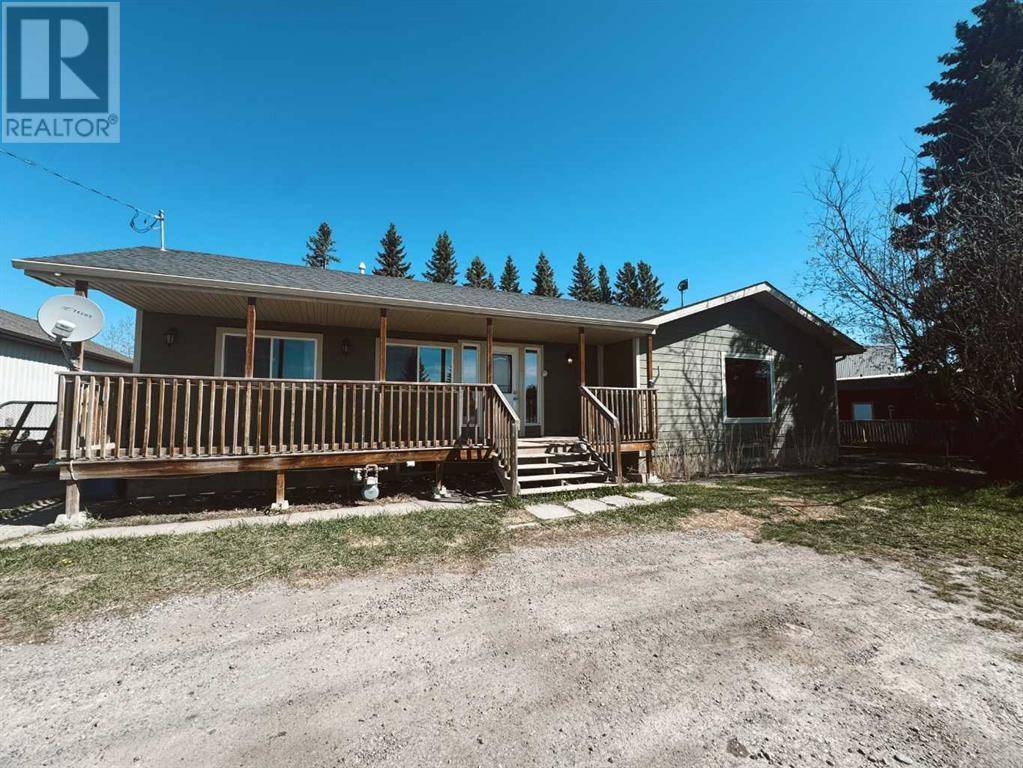 704 Main Avenue W, Sundre, AB T0M1X0