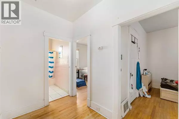 Calgary, AB T2M0G8,216 15 Avenue NW