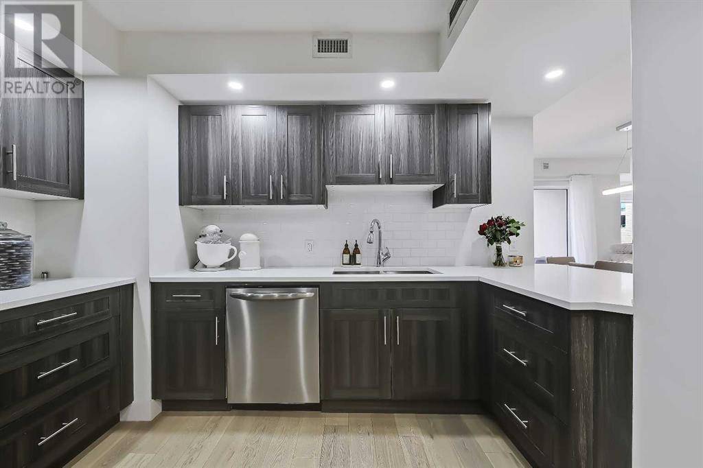 Calgary, AB T2P5E2,902, 200 La Caille Place SW