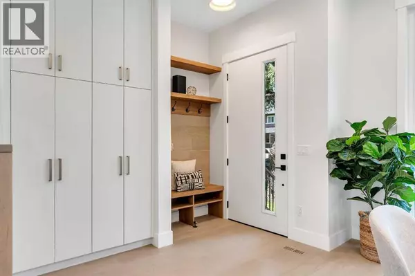 Calgary, AB T3E5J7,1130 Regent Crescent NE