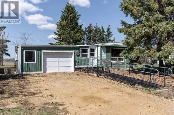 315 & 317 Macrae Street, Bawlf, AB T0B0J0