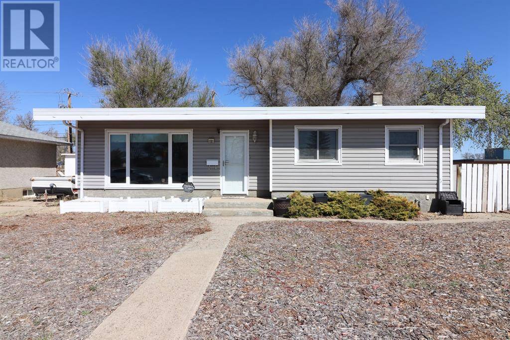 2 14 Street NW, Medicine Hat, AB T1A6R4