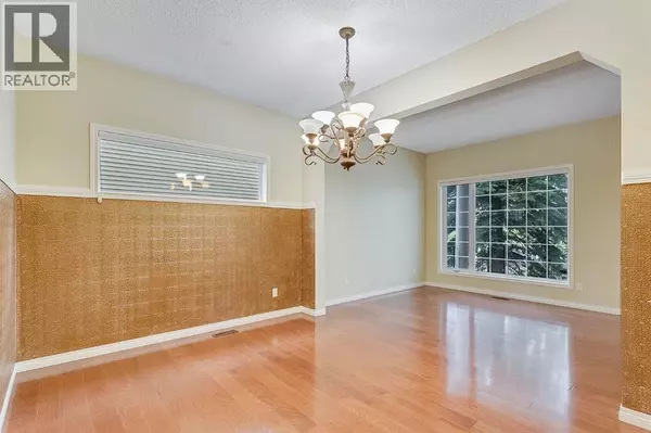 Calgary, AB T3H5A4,596 Cougar Ridge Drive SW