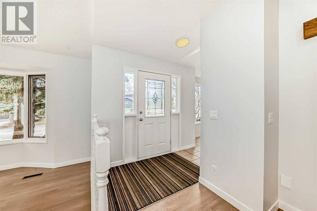 Calgary, AB T3L1A8,32 Scenic Rise NW