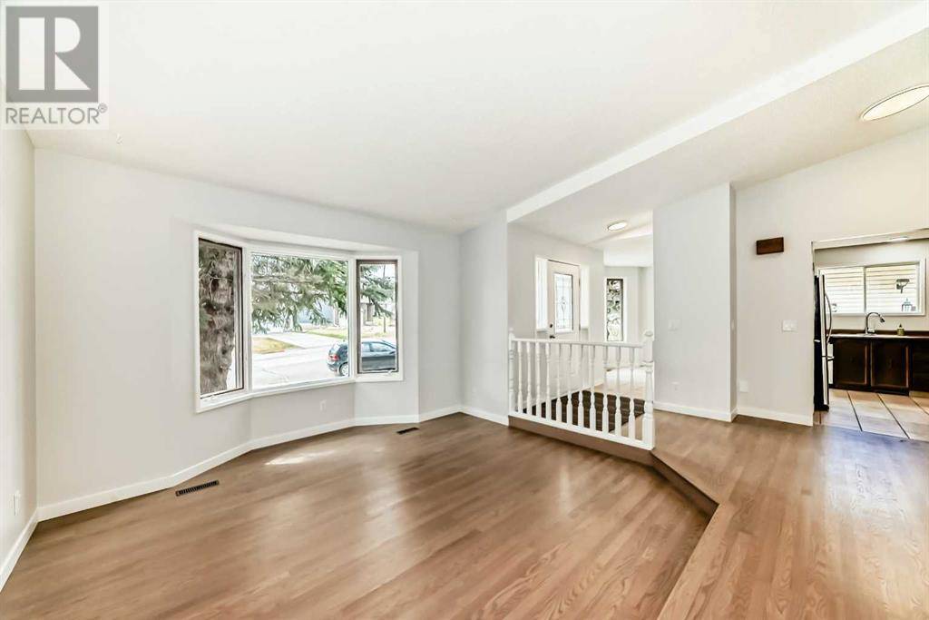 Calgary, AB T3L1A8,32 Scenic Rise NW