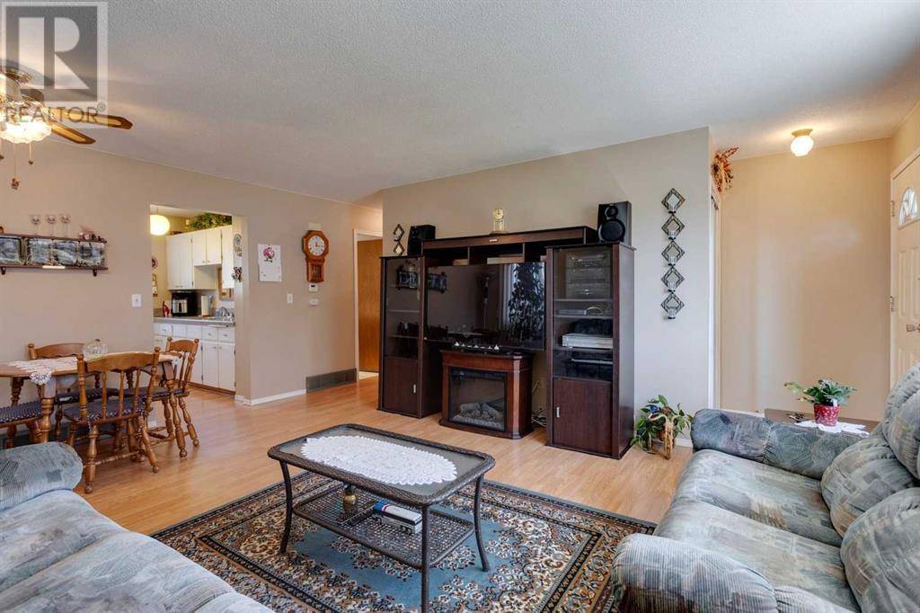 Calgary, AB T2B1W6,183 Dovercliffe Way SE