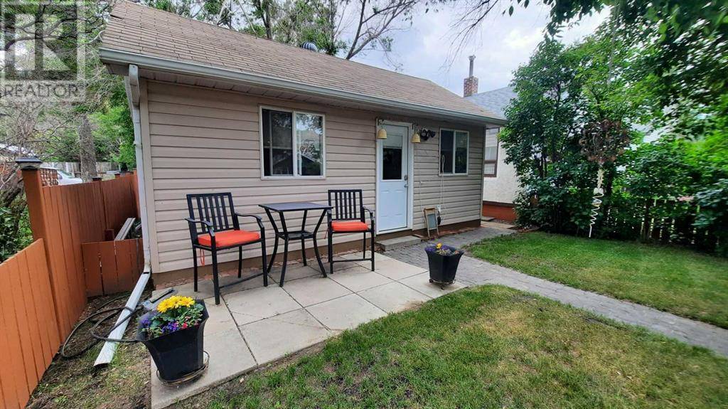 Drumheller, AB T0J1B0,253 2 Avenue