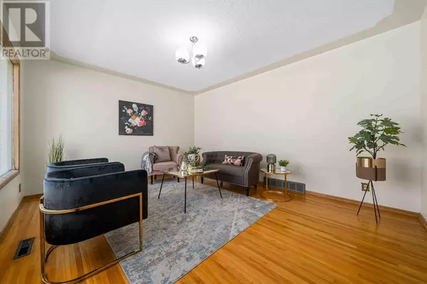 Medicine Hat, AB T1A6S5,341 & 343 2 Avenue NW