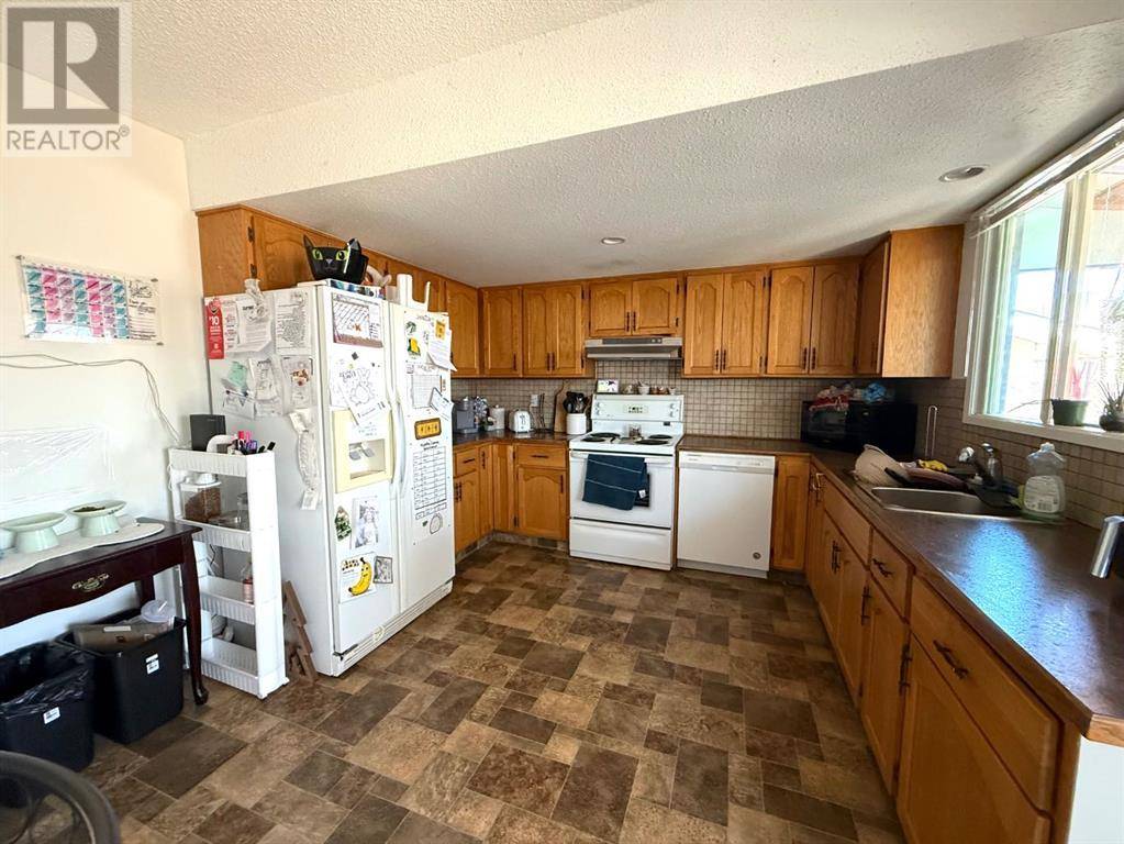 Lethbridge, AB T1K4V6,103 Oxford Road W