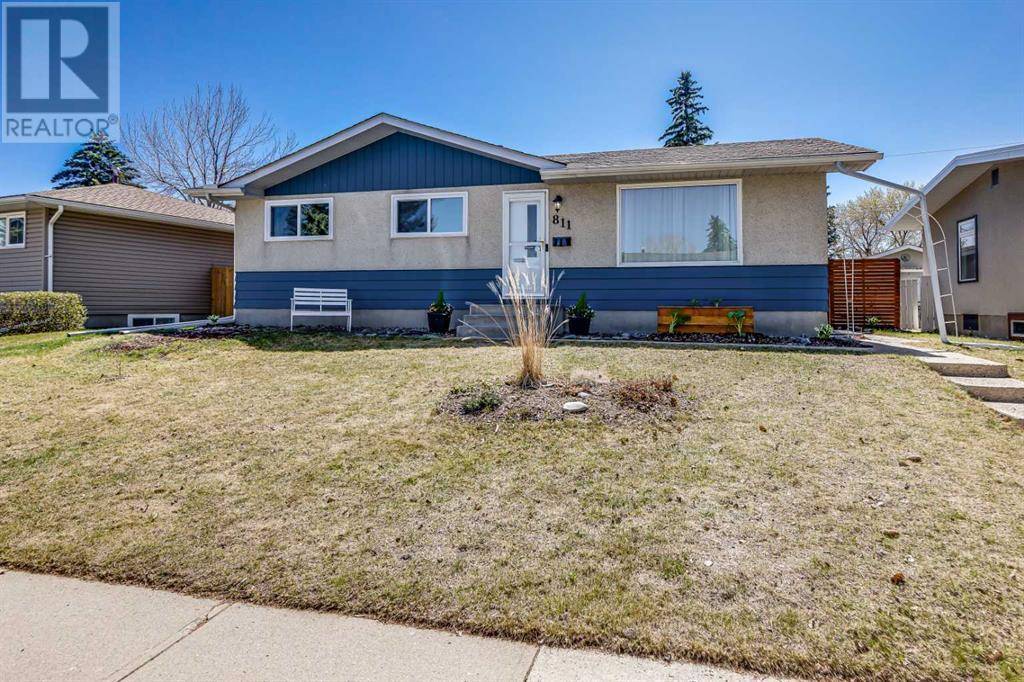 Calgary, AB T2H1W4,811 Avonlea Place SE