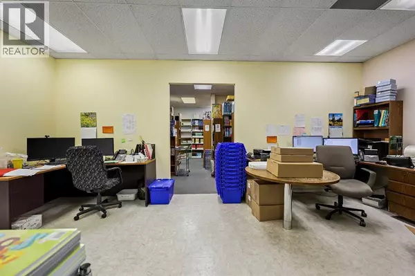 Calgary, AB T2G5M2,108, 112, 1289 Highfield Crescent SE